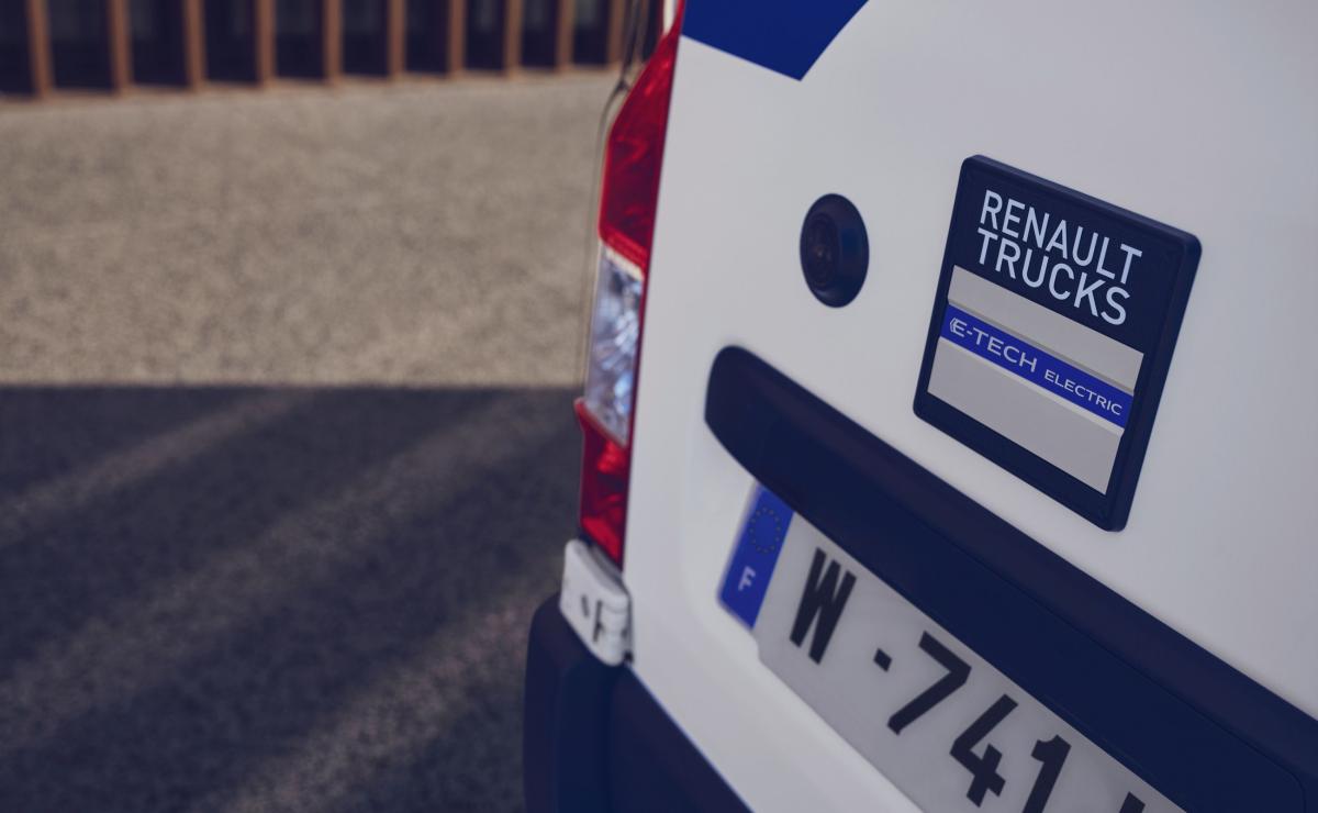 Nebim-Renault-Master-E-Tech-badge