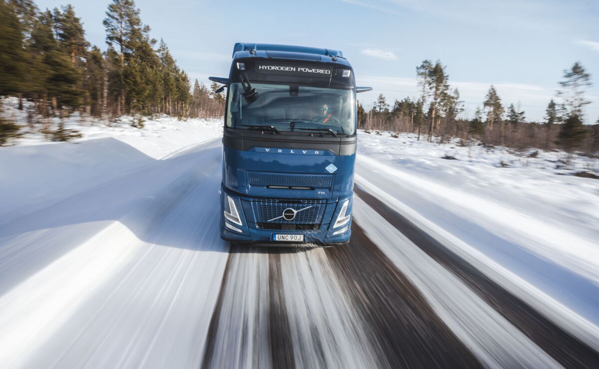 Volvo Trucks hydrogen-powered 2