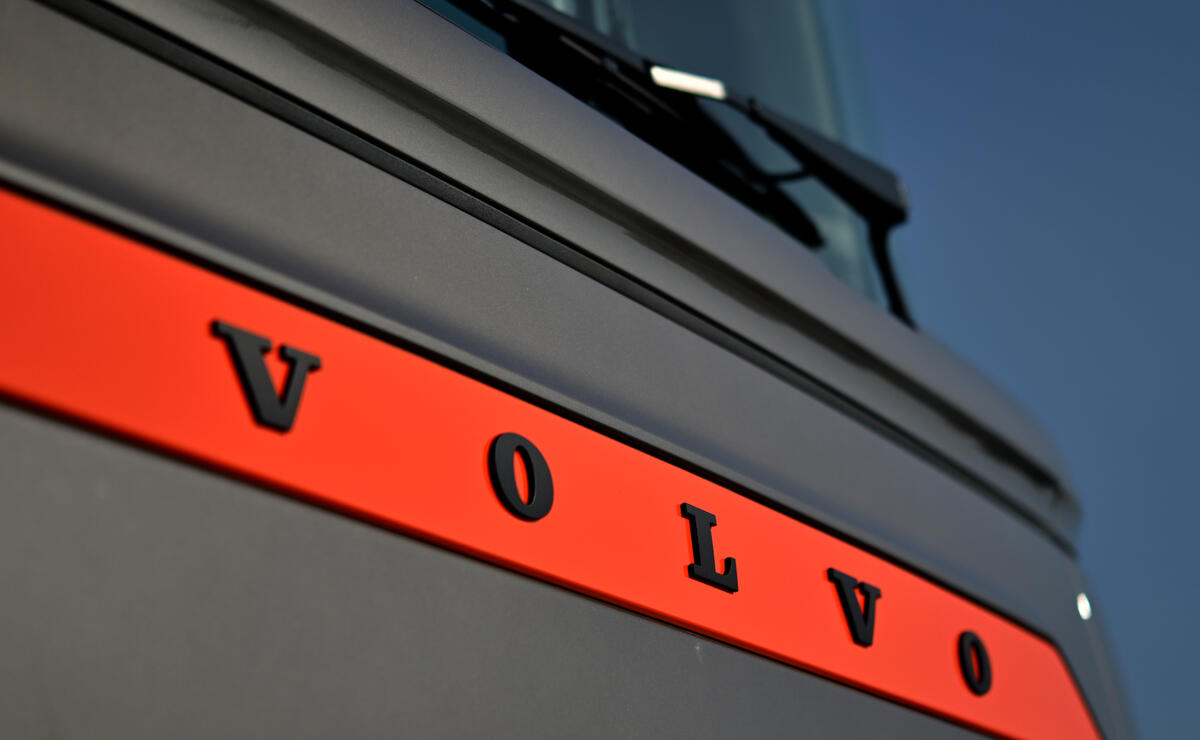 Nebim-Volvo-FH-Aero-limited-edition-1