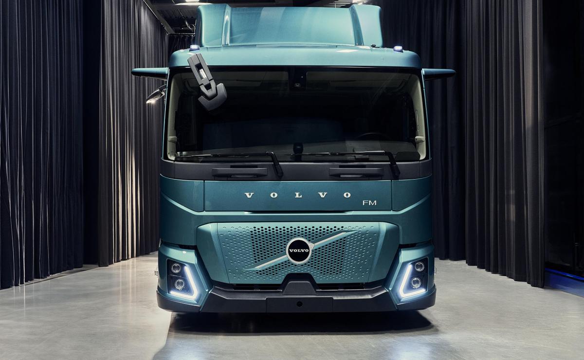 Volvo FM Low Entry front