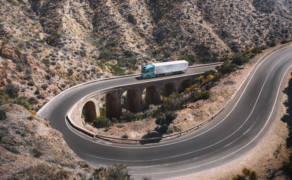 Volvo FH Aero extended range 8