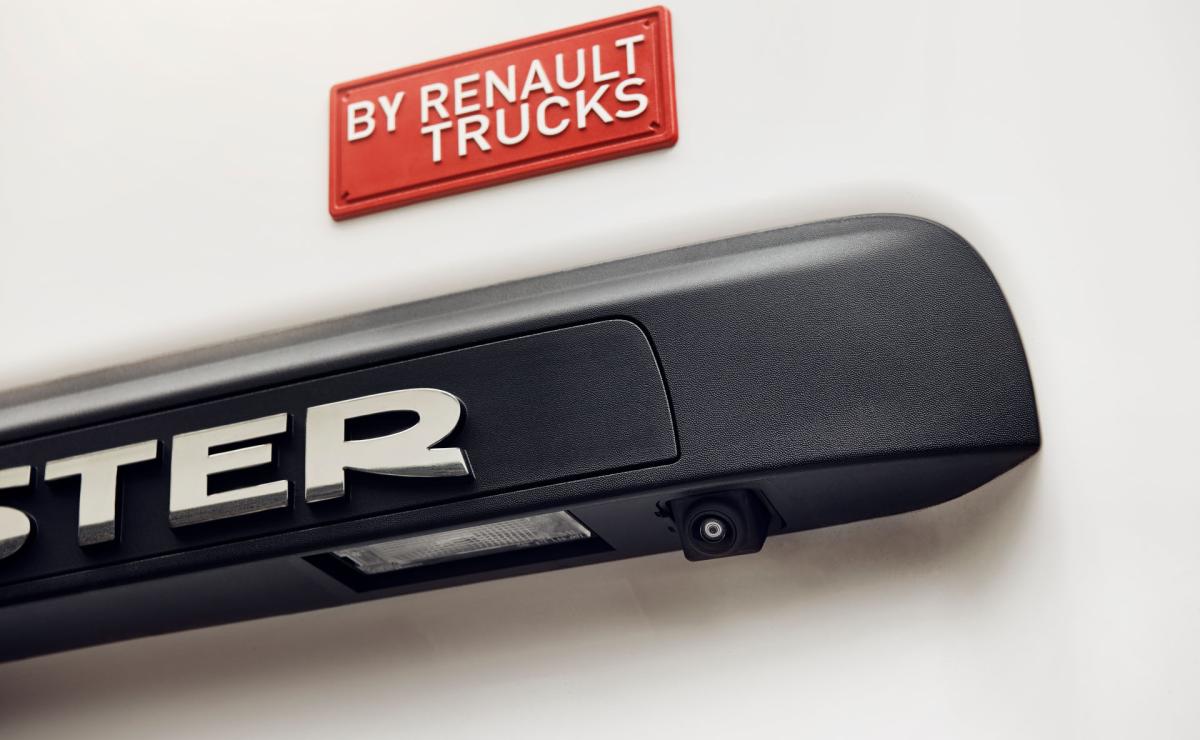 Nebim-Renault-Master-ze-by-renault-trucks