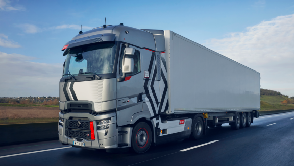 Renault-Trucks-T-high-driving