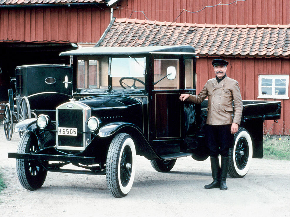 nebim-90-jaar-volvo-1200-1.jpg