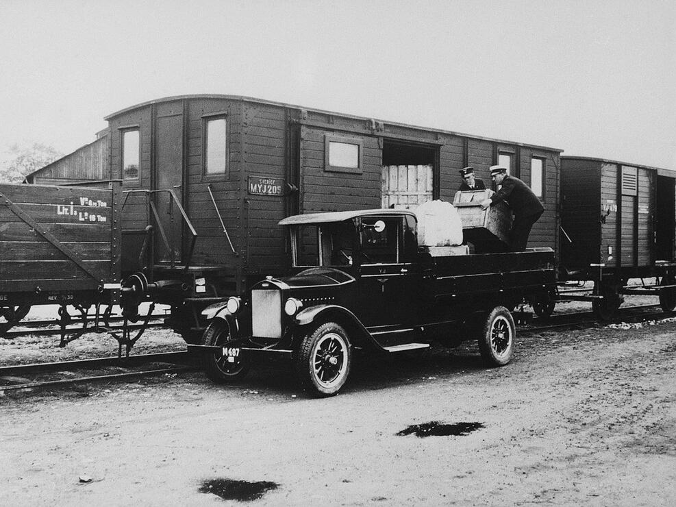 nebim-90-jaar-volvo-1200-3.jpg