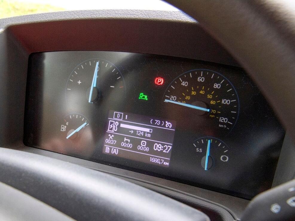 dura-vermeer-volvo-fe-electric-1200-dashboard.jpg