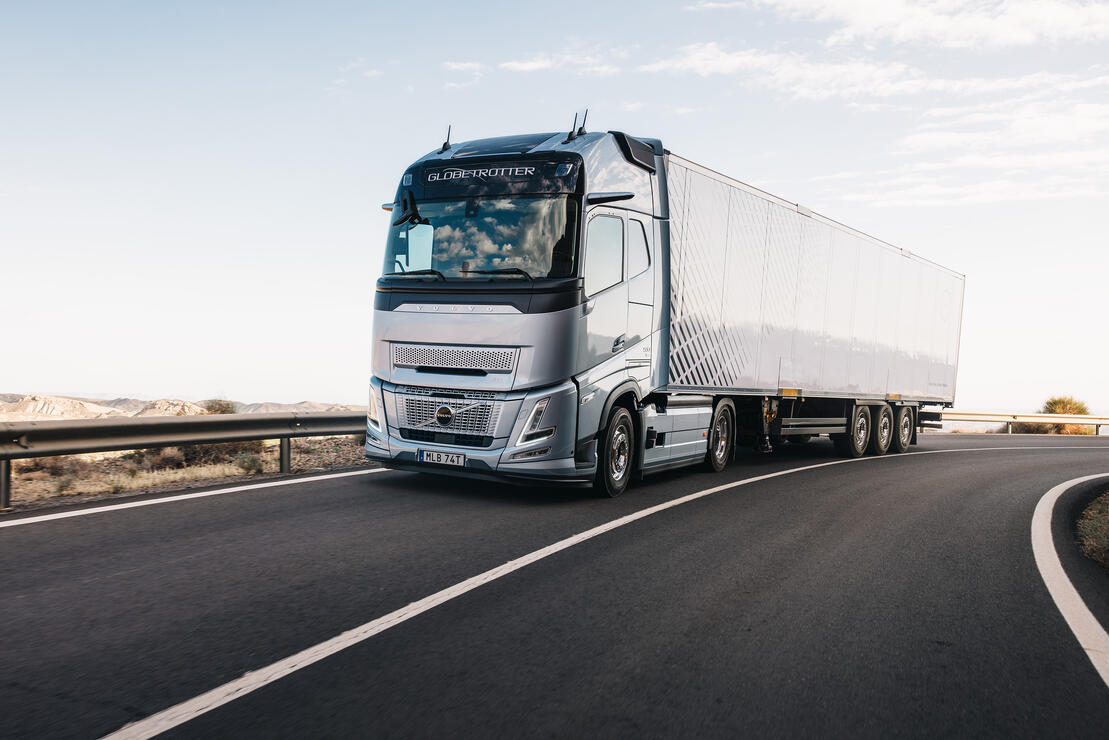 Volvo_Trucks_Aero_road