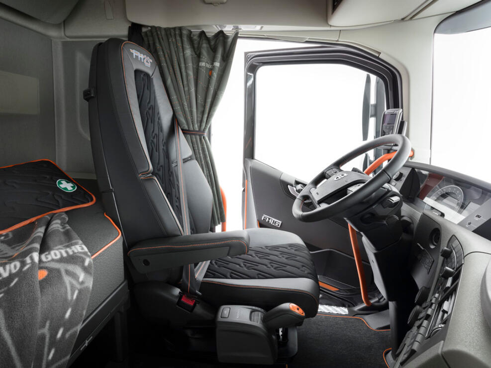 nebim-volvo-fh-25-year-1200-2.jpg