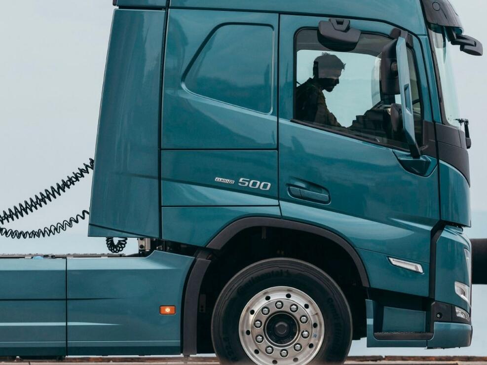 zijkant-nieuwe-volvo-fm-1200.jpg