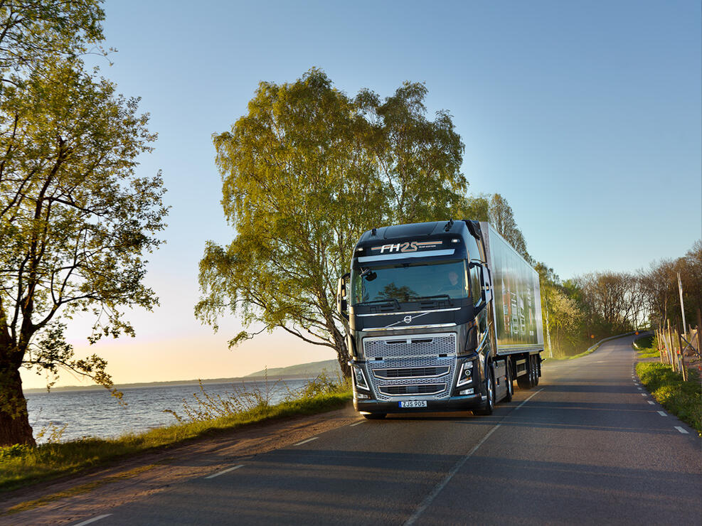 nebim-volvo-fh-25-year-1200-1.jpg