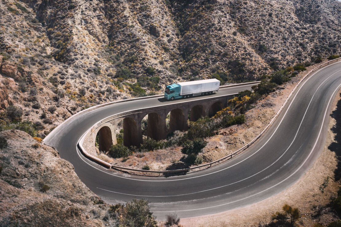 Volvo FH Aero extended range 8