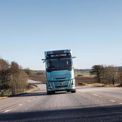 Volvo FH Aero-Electric header